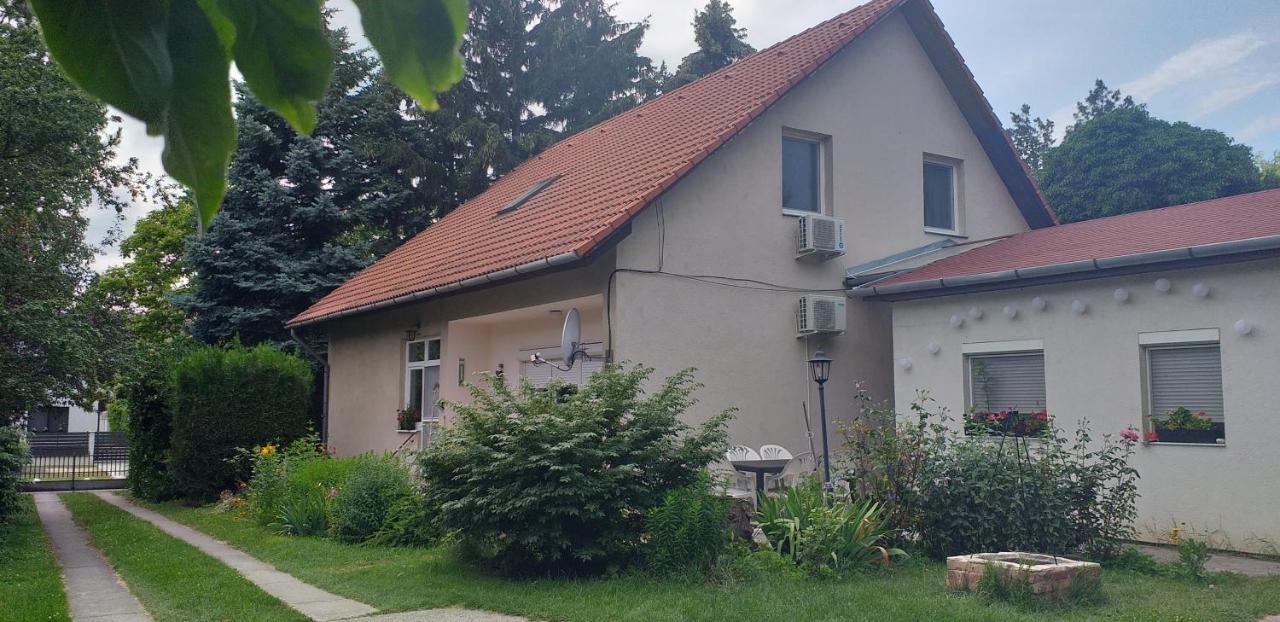 Szepvoelgyi Apartmanhaz Siofok Luaran gambar